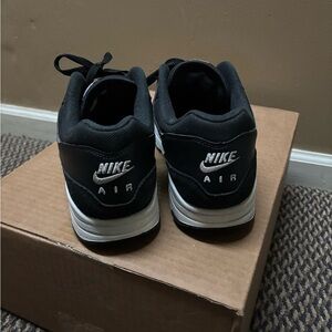 Air max 1 black white
